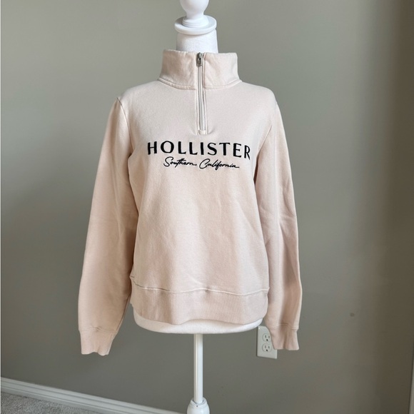 Hollister Cream Turtleneck Sweatshirt Cozy and Stylish - Picture 1 of 6